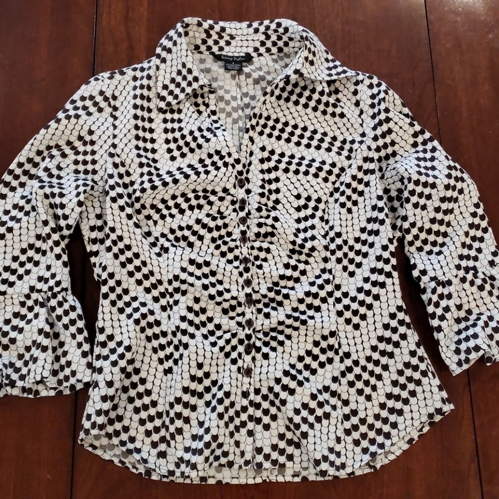 Patterened bell sleeve blouse